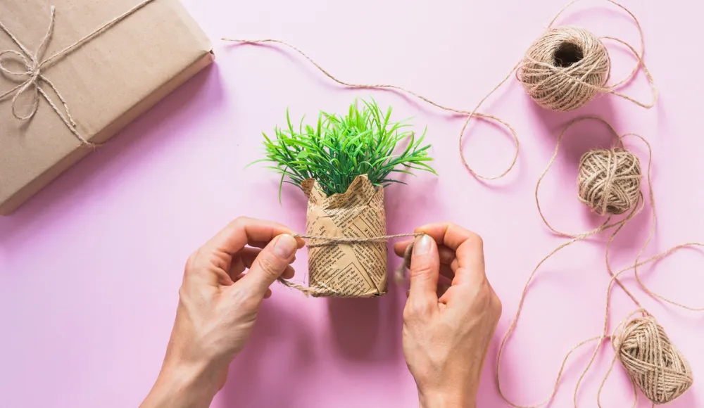 Zaskocz znajomych – kreatywne sposoby pakowania skarpet na prezent!